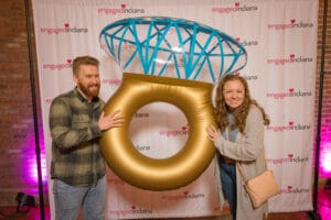 2 Peoples taking photo with the ring shape ballon