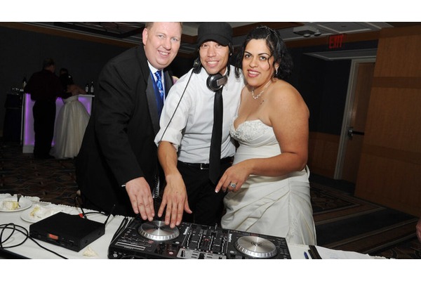 The Ultimate Wedding Playlist: Live Band, DJ, or Both?